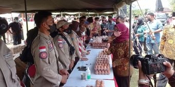 3.000 Warga Blitar Mendapatkan Telur Gratis Usai Mengikuti Vaksinasi