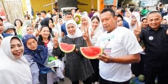 Blusukan Cek Harga di Pasar Blitar, Khofifah Puji Kualitas Sayur Premium di Pasar Tradisional