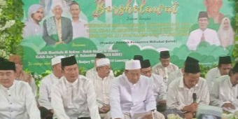 Peringati Maulid Nabi Muhammad di Ponpes Lamongan, Gus Baha': Tauhid Adalah Solusi Semua Masalah