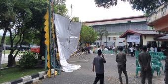 Tenda Safari Ramadan Tuban Diterjang Angin Kencang Hingga Terbalik