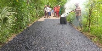 Proyek Pengerasan Jalan Diduga Tak Sesuai Spek, TPK Desa Kalimook Sumenep: Sudah Sesuai RAB