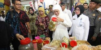 ​Gubernur Khofifah Cek Harga Sembako di Pasar Besar Madiun