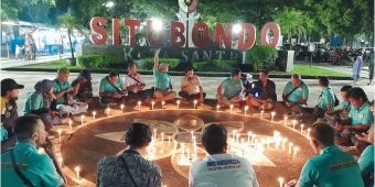 Temaram Lilin dan Pembacaan Puisi Hiasi Peringatan HPN 2023 IWO Situbondo