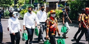 Peduli Dampak Pandemi Covid-19, Kader PP Genteng dan Srikandi PAC Tandes Gelar Bagi-Bagi Sembako