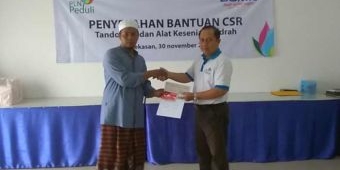 Peduli Masyarakat dan Lingkungan, PLN Area Pamekasan Bagikan Tandon dan Tanam 125 Pohon