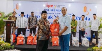 JIIPE Peduli Bagikan 2 Ribu Paket Lebaran untuk Warga Sekitar