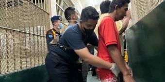 Cegah Peredaran Barang Terlarang dan Berbahaya, Petugas Lapas Pemuda Madiun Gelar Penggeledahan