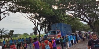 ​Peringati Hari Buruh Sedunia, Sarbumusi Pasuruan Bagikan Ribuan Masker dan Takjil