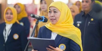 Pesan Khofifah saat Lantik Pengurus IKA Unair Bondosowo