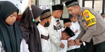 Peringati 1 Muharram, Polres Jombang Santuni Anak Yatim dan Berikan Beasiswa bagi Siswa Berprestasi