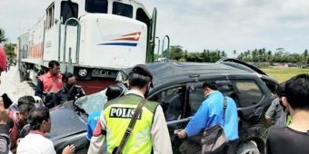 Xenia Diseruduk Kereta Api di Malang, 1 Tewas, 6 Luka Berat