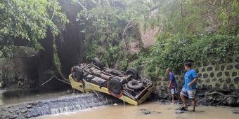 Kecelakaan Tunggal di Magetan, Truk Nyemplung ke Kali