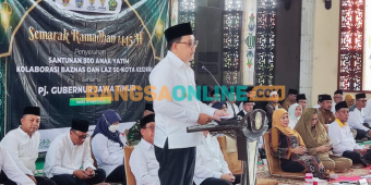 Pj Gubernur Jatim Safari Ramadan di Kota Kediri, Beri Santunan Anak Yatim dan Gelar Pasar Murah