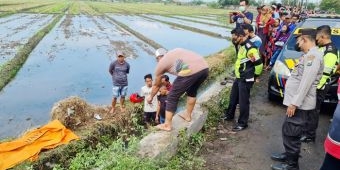 Kasatreskrim Polresta Sidoarjo Pimpin Pendalaman Bukti Sepeda Motor Korban Tewas di Parit Sawah