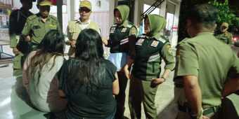 Razia Warung Remang-Remang di Banjarsari oleh Satpol PP Gresik Diwarnai Aksi Kucing-kucingan