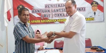 Desa Geger Salurkan BLT DD ke Warganya, Kades: Manfaatkan Bantuan ini Untuk Kebutuhan Pokok