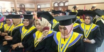 ​Kedepankan Kesehatan Matra Laut, Stikes Hang Tuah Surabaya Mewisuda 332 Mahasiswa