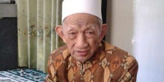 Jenazah KH. Sholeh Qosim Dimakamkan Usai Sholat Jumat