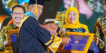 Khofifah Sabet Anugerah Widya Wiyata Dharma Samya di Dies Natalis Unesa ke-60