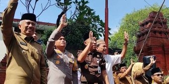 Pj Bupati Nganjuk Lepas Keberangkatan 713 Jamaah Calon Haji