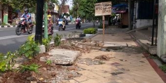 Rusak dan Berlubang, Sejumlah Trotoar di Tuban Belum Diperbaiki