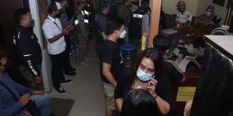 Gelar Razia, Petugas Gabungan di Kota Blitar Temukan Karaoke Masih Beroperasi saat Ramadan