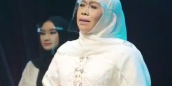 ​Menyentuh, Gubernur Khofifah Nyanyikan Lagu Palestina, Minta Penganut Yahudi, Nasrani, Islam Damai