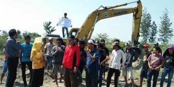 Tak Berizin, Warga Desa Bugasur Kedaleman Jombang Hentikan Penambangan Galian C