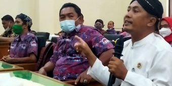 Datangi Gedung DPRD Trenggalek, Puluhan Perwakilan Perangkat Desa Tolak Refocusing ADD