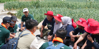 Milenial Petrokimia Gresik Kampanyekan Pemupukan Berimbang di Sentra Tani Bawang Putih Tawangmangu