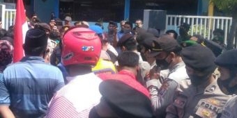 Kecewa dengan Layanan PDAM Pamekasan, Ratusan Pelanggan Demo Tuntut Perbaikan Pelayanan