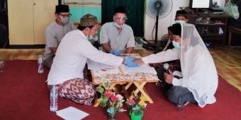 Omah Dhuafa Gresik Nikahkan 15 Pasangan Pengemis dan Pengamen