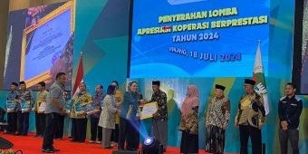 Diskop UKM Jatim Gelar Penyerahan Hadiah di Puncak HUT ke-77 Koperasi