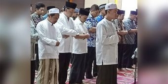 Kepala BPKAD dan Staf Salat Gaib untuk Almarhum Habibie