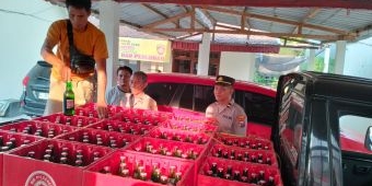 Pengiriman Ratusan Botol Miras Digagalkan Polsek Kabuh Jombang