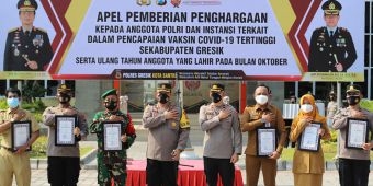 Capaian Vaksinasi Tertinggi, Satgas Covid-19 Gresik Kota Raih Penghargaan dari Kapolres