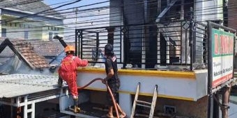 Tiga Rumah Berlokasi di Kawasan Padat Permukiman Tuban Terbakar, Damkar Sempat Kesulitan