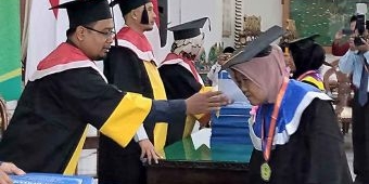 Unik! Ratusan Lansia Ikuti Wisuda Santri TPA/TPQ se-Kabupaten Madiun