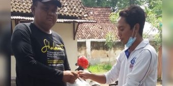 Relawan PKB Situbondo Bagikan Ratusan Nasi Bungkus ke Korban Puting Beliung