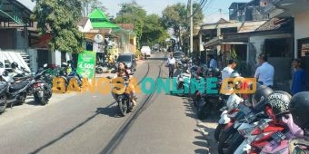 Parkir Motor Pelajar Meluber ke Jalan, Warga Kaliputih Batu Mengeluh