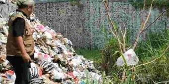 Gunung Sampah Meluber ke Sungai, FPRB Kabupaten Kediri Terjunkan Tim ke Lokasi