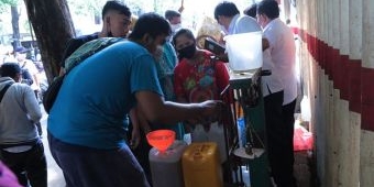 Tekan Kelangkaan, Pemkot Probolinggo Gelontorkan 7.200 Liter Minyak Goreng Curah