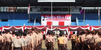 Peringati Hari Pramuka ke-63, Pj Wali Kota Batu Bagi-bagi Sepeda Gunung dan Sembako