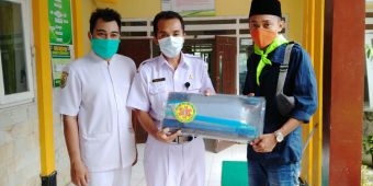 Relawan Mapala Bagikan APD kepada Tenaga Medis di Puskesmas Bondowoso