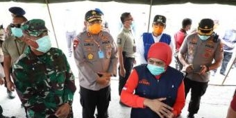 ​Keluar-Masuk Madura, Kendaraan Disemprot Disinfektan dengan Sistem Drive Thru