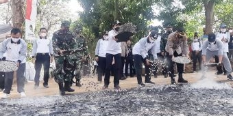 Permudah Akses Antar Desa, TMMD Kodim 0803/Madiun Lakukan Peningkatan Jalan di Desa Bodag