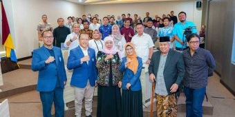 Khofifah Bahas Kepala Daerah Idaman di Pascasarjana Unair, Prof Badri Sebut Punya Jejak Istimewa