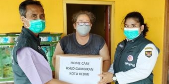 Tim Home Care RSUD Gambiran Kota Kediri Datangi Rumah Anak Penderita Kanker Tulang Kaki