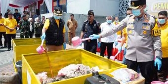 1 Juta Rokok Ilegal dan 24 Gram Sabu di Lamongan Dimusnahkan