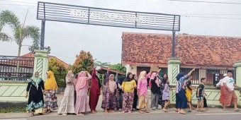 Kepsek Dirotasi, Wali Murid dan Siswa SD di Pamekasan Gelar Aksi Mogok hingga Segel Sekolah